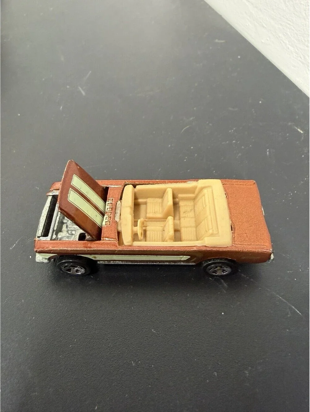 Mustang Convertible Hot Wheels  1983 Die Cast w/  Open Hood Rare Vintage